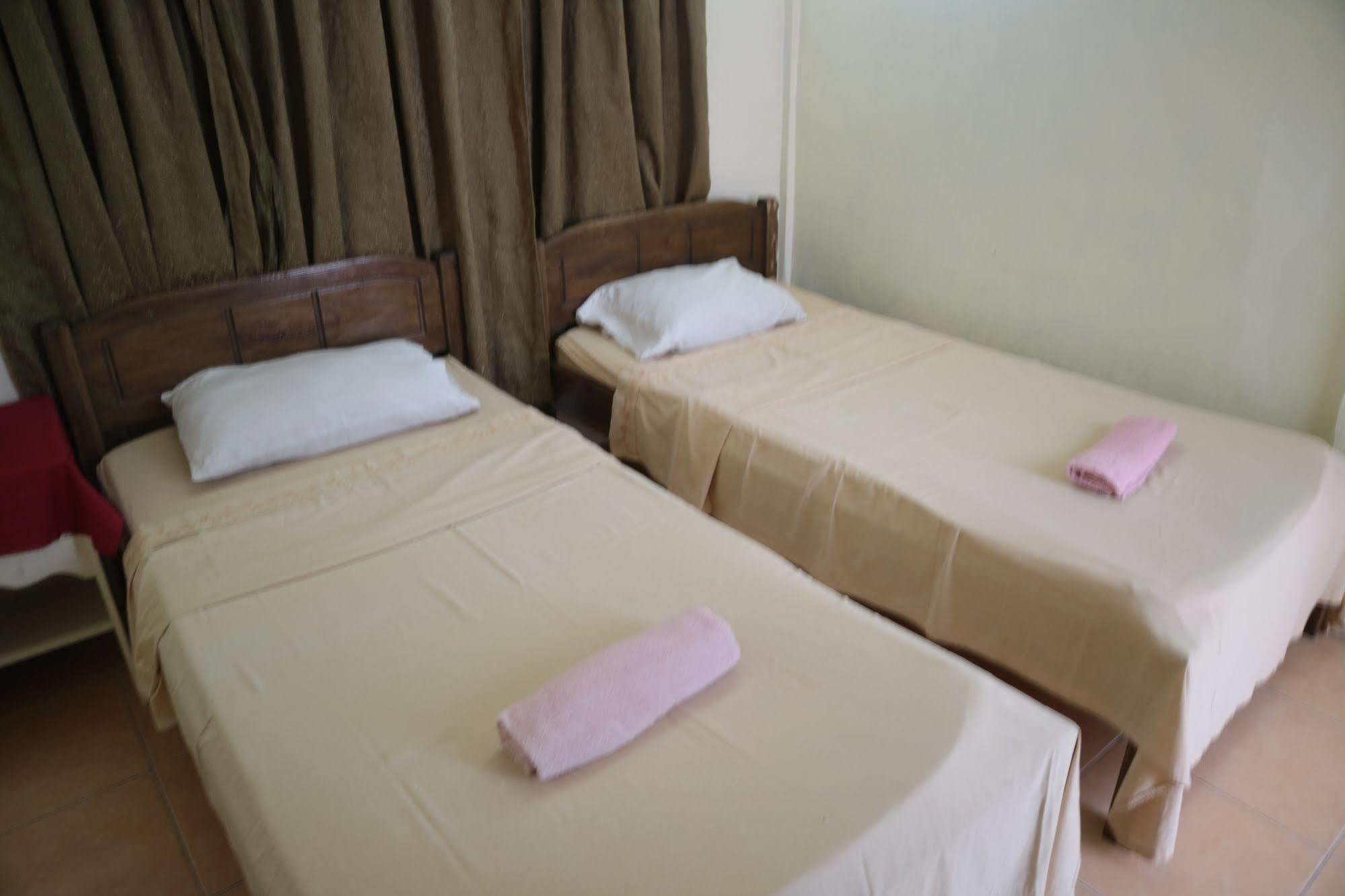 Newport Oak Pension Inn Ταγκμπιλαράν Εξωτερικό φωτογραφία